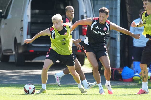 Oscar Hojlund (Eintracht Frankfurt) vs. Younes Ebnoutalib (Eintracht Frankfurt) September 15, 2026 Bundesliga, Season 26-27 Eintracht Frankfurt Training