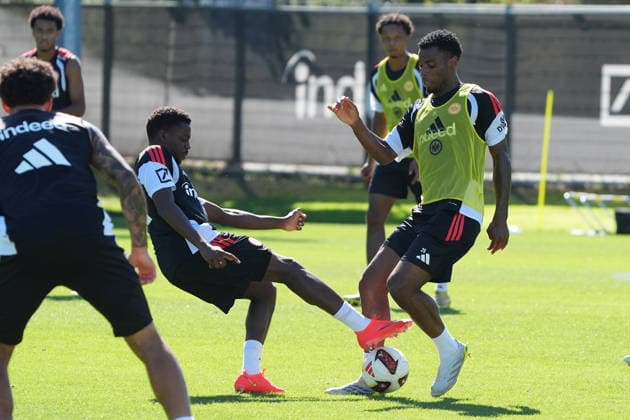 Malik Pimpong (Eintracht Frankfurt) vs. Raphael Onyedika (Eintracht Frankfurt) September 15, 2026 Bundesliga, 2026–27 Season Eintracht Frankfurt Training