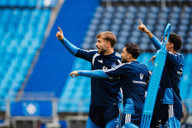 Hamburger SV Training, September 15, 2026: Mario Vuskovic (Hamburger SV, 44) is back in training with Immanuel Pherai (Hamburger SV, 10) and Otto Emerson Stange (Hamburger SV, 19 Soccer, Training, Return of Mario Vuskovic Hamburger SV training on September 15, 2026, at the Volksparkstadion, Hamburg DFL REGULATIONS PROHIBIT ANY USE OF PHOTOGRAPHS AS IMAGE SEQUENCES AND OR QUASI-VIDEO Copyright: xBEAUTIFULxSPORTS Tonhäuserx