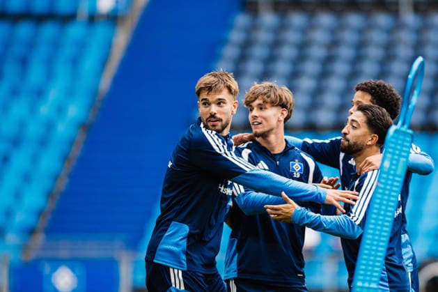 Hamburger SV Training, September 15, 2026: Mario Vuskovic (Hamburger SV, 44) is back in training with Immanuel Pherai (Hamburger SV, 10) and Otto Emerson Stange (Hamburger SV, 19 Soccer, Training, Return Mario Vuskovic Hamburger SV training on September 15, 2026, at the Volksparkstadion, Hamburg. DFL regulations prohibit any use of photographs as image sequences and or quasi-video. Copyright: xBEAUTIFULxSPORTS Tonhäuserx