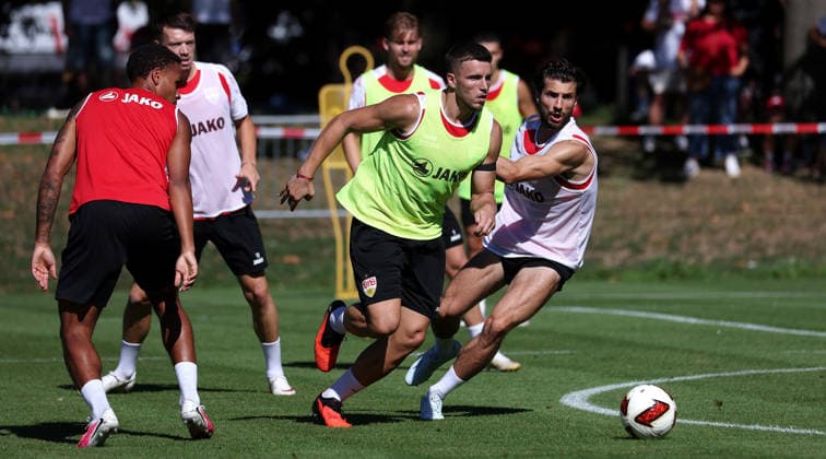 September 15, 2026, Germany, Stuttgart, VfB Stuttgart soccer practice; from left: Nikolas Nartey, Dzenan Pejcinovic, Ermedin Demirovic (VfB), Leonidas Stergiou