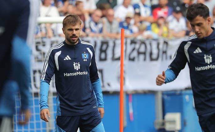 Soccer, Men s, 2026–2027 Season, 1st Division, Volksparkstadion, Hamburger SV, Public Training Session 1 after a 4-year suspension, 44 HSV Mario Vuskovic DFL REGULATIONS PROHIBIT ANY USE OF PHOTOGRAPHS AS IMAGE SEQUENCES AND OR QUASI-VIDEO