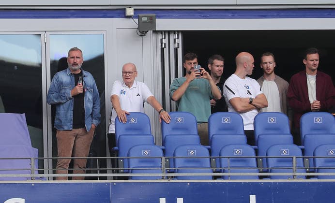Tim Walter, Sebastian Schonlau, and Jonas Meffert are also at Mario Vuskovic s first practice: Soccer, Men s, 2026–2027 season, 1. Bundesliga, Volksparkstadion, Hamburger SV, Public Training Session. DFL regulations prohibit any use of photographs as image sequences and or quasi-video.