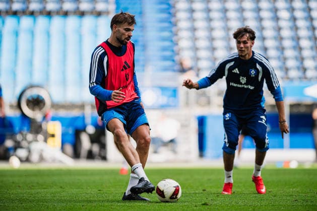 Hamburger SV Training, September 15, 2026: Mario Vuskovic (44) of Hamburger SV Returns to Training; Soccer, Training, Return; Mario Vuskovic at Hamburger SV Training on September 15, 2026, at Volksparkstadion, Hamburg DFL regulations prohibit any use of photographs as image sequences and or quasi-video Copyright: xBEAUTIFULxSPORTS Tonhäuserx