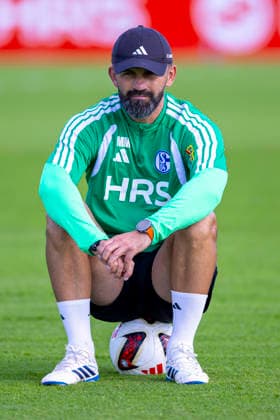 September 15, 2026, Soccer, FC Schalke 04 practice; Coach Miron Muslic of FC Schalke 04 sits on a ball; Gelsenkirchen; FC Schalke 04 training facility; North Rhine-Westphalia, Germany; xRHR PHOTO YYx Copyright: RHR-FOTOx RHR-FOTO YY