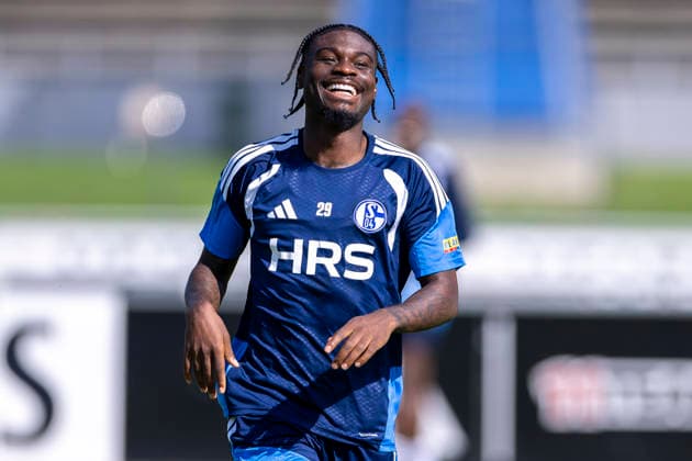 September 15, 2026, Soccer, FC Schalke 04 Junior Training Dina Ebimbe FC Schalke 04 Laughs Gelsenkirchen FC Schalke 04 Training Facility NRW Germany xRHR PHOTO YYx Copyright: RHR-FOTOx RHR-FOTO YY