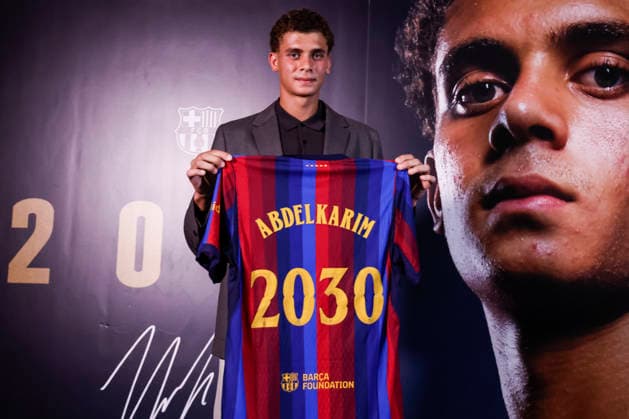 September 15, 2026, Barcelona, Barcelona, SPAIN: Hamza Abdelkarim poses in his shirt following his contract renewal with FC Barcelona, Barca at the FC Barcelona Museum on 15 September 2026 in Barcelona, Spain. Barcelona SPAIN - ZUMAa181 20260915_zaa_a181_066 Copyright: xJavierxBorregox