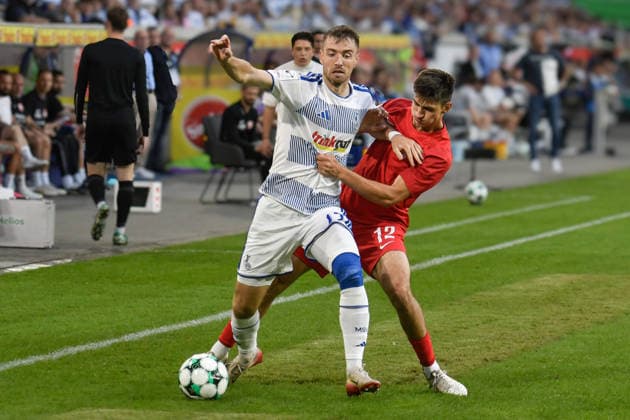 From left in a one-on-one duel: Max Besuschkow (Duisburg) 17, Eryk Grzywacz (Havelse) 12, 09 15 2026 ¢ Soccer ¢ MSV Duisburg vs. TSV Havelse, Schauinsland Reisen Arena, Duisburg, DFB and DFL regulations prohibit any use of photographs as image sequences and or quasi-video. NRW, Germany Copyright: xpepphotox xSaschaxWeizx pep00321, pep_20260915_hm