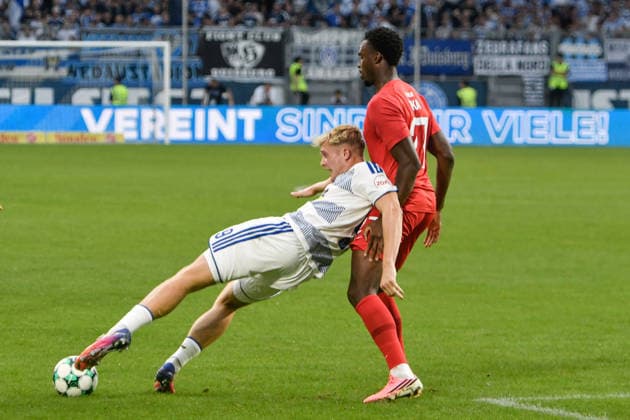 From left in a one-on-one duel: Peter Remmert (Duisburg, 39), Donald Nduka (Havelse, 27), 15 09 2026 ¢ Soccer ¢ MSV Duisburg vs. TSV Havelse, Schauinsland Reisen Arena, Duisburg, DFB and DFL regulations prohibit any use of photographs as image sequences and or quasi-video. NRW, Germany Copyright: xpepphotox xSaschaxWeizx pep00321, pep_20260915_hm
