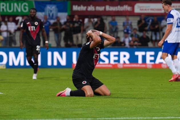 German Soccer, 3rd Division, Matchday 6, Hänsch Arena, Emslandstadion, Emsland District, Lower Saxony, Midweek Match, SV Meppen vs. Viktoria Köln; Tobias Eisenhuth of Viktoria Köln is frustrated by the referee s calls Copyright: xMichelxWittex