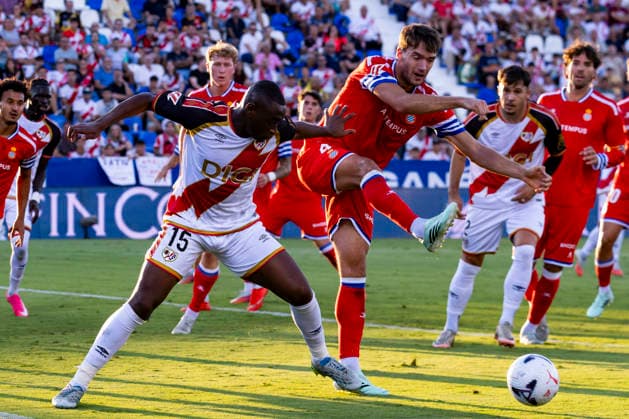 Rayo Vallecano vs. Espanyol, La Liga EA Sports 2026, September 15, 2026, Estadio Butarque, Leganés, Madrid, Spain Urko Gonzalez of Espanyol clears the ball while being defended by Mujaid Sadick of Rayo Vallecano during a La Liga EA Sports match between Rayo Vallecano and Espanyol at Estadio Butarque on September 15, 2026, in Leganés, Madrid, Spain Leganés Estadio Butarque Madrid Spain Copyright: xAlejandroxMatiasxAcostax