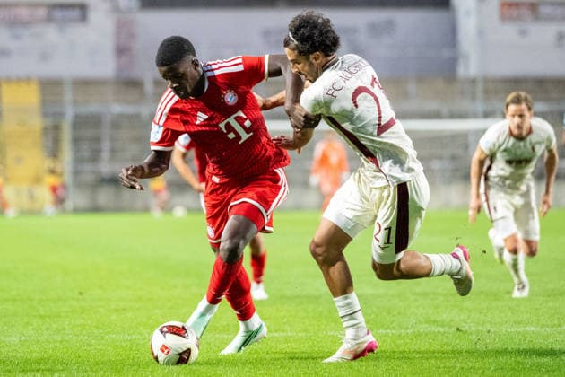 Cassiano Tomas Kiala 4, FC Bayern Munich Amateurs; Nick Rasoulinia 21, FC Augsburg II; FC Bayern II vs. FC Augsburg II, Soccer, Bavarian Regional League, Matchday 9, September 15, 2026. DFB regulations prohibit any use of photographs as image sequences and or quasi-video. Munich, Bavaria, Germany Copyright: xkolbert-press UlrichxGamelx