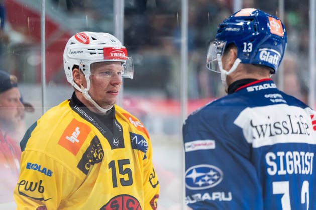 September 15, 2026, Zurich, Swiss Life Arena, National League: ZSC Lions vs. SC Bern, 15 Miro Aaltonen (Bern), 13 Justin Sigrist (ZSC), Zurich, Swiss Life Arena, Zurich, Switzerland Copyright: xJustPictures.ch StefanxEmchx jp-de-StEm-DSC0032120260915