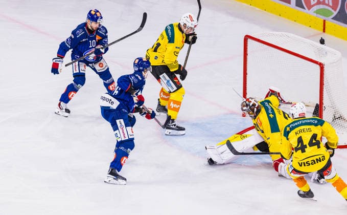 Ice Hockey National League Regular Season: ZSC Lions vs. SC Ber Zurich, Switzerland, September 15, 2026, 6th minute, 36 Simon Knack of the ZSC Lions ties the score at 1–1. Teammate 10 Sven Andrighetto watches as goaltender 30 Connor Hughes, 44 Samuel Kreis, and 51 Nils Rhyn—all from Bern—are beaten for the first time. Copyright: xAndreasxHaasx