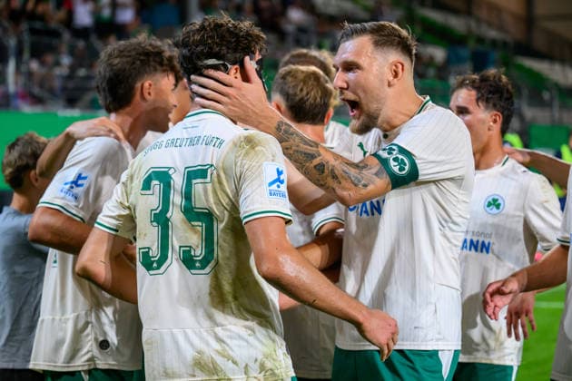 September 15, 2025 Soccer Season 2025–2026 Bavarian Regional League Matchday 09 SpVgg Greuther Fürth Fürth II U23 Kleeblatt TSV 1860 Munich Löwen xwoxzix Goal celebration Cheering Joy after a goal Goal Shot on goal for the 1–1 tie by Jakob Engel 35, SpVgg Greuther Fürth II Jakob Engel 35, SpVgg Greuther Fürth II Yannick Scholz 14, SpVgg Greuther Fürth II