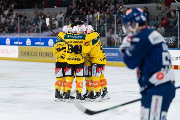 September 15, 2026, Zurich, Swiss Life Arena, National League: ZSC Lions vs. SC Bern; SC Bern celebrates a goal (0–1) in 1998—Benjamin Baumgartner (Bern), 8 Marc Marchon (Bern); Zurich, Swiss Life Arena, Zurich, Switzerland Copyright: xJustPictures.ch StefanxEmchx jp-de-StEm-DSC0049920260915