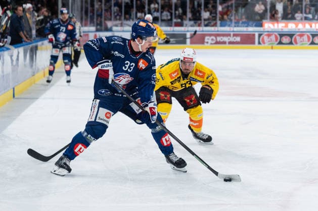 September 15, 2026, Zurich, Swiss Life Arena, National League: ZSC Lions vs. SC Bern, 33 Jan Schwendeler (ZSC), 83 Marco Müller (Bern), Zurich, Swiss Life Arena, Zurich, Switzerland Copyright: xJustPictures.ch StefanxEmchx jp-de-StEm-DSC0053620260915