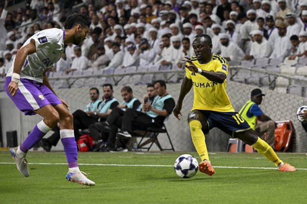 Al Ain v Al-Nassr - AFC Champions League AL AIN, UNITED ARAB EMIRATES - SEPTEMBER 15: Al-Nassr s Sadio Mane battles with opponents during the AFC Champions League match between Al Ain and Al-Nassr at Hazza Bin Zayed Stadium in Al Ain, United Arab Emirates, on September 15, 2026. Hassan al Raisi Anadolu Abu Dhabi United Arab Emirates. Editorial use only. Please get in touch for any other usage.  Copyright: x2026xAnadoluxHassanxalxRaisix