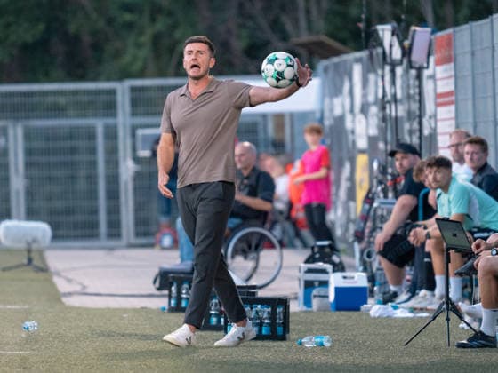 Coach Orest Shala of SC Verl with the ball in his hand, Germany, Soccer, SG Sonnenhof Grossaspach vs. SC Verl, 3rd Division, Matchday 6, Aspach, 2026–2027 season, September 15, 2026 GER, Soccer, SG Sonnenhof Grossaspach vs. SC Verl, 3rd League, Matchday 6, 2026–2027 season, September 15, 2026 Aspach Copyright: xCarstenxSchweringx EP_CSG