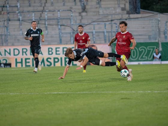 Tackle between Niklas Pollex (SG Sonnenhof Grossaspach, No. 18) and Mika Clausen (SC Verl), 21 l, running duel, sprint duel, possession GER, soccer, SG Sonnenhof Grossaspach vs. SC Verl, 3rd League, Matchday 6, Aspach, 2026–2027 season, September 15, 2026, GER, Soccer, SG Sonnenhof Grossaspach vs. SC Verl, 3rd League, Matchday 6, 2026–2027 Season, September 15, 2026, Aspach Copyright: xCarstenxSchweringx EP_CSG