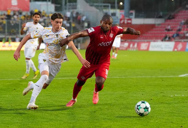 Georg Ermolaev (TSV Alemannia Aachen), 20, in a tackle with Franck Evina (FC Wuerzburger Kickers), 18 (GER), FC Wuerzburger Kickers vs. TSV Alemannia Aachen, 3rd Division, Matchday 6, 2026–27 season, AKON Arena, Würzburg, September 15, 2026 Wuerzburger Kickers vs. Alemannia Aachen, 3rd Division, Matchday 6, 2026–27 season, September 15, 2026 Würzburg Copyright: xEibner-Pressefoto ScottxColemanx EP_SCN