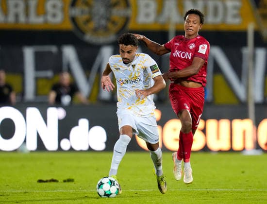 Mehdi Loune of TSV Alemannia Aachen, No. 10, in a tackle with Liam Omore of FC Wuerzburger Kickers, No. 17 (GER), FC Würzburger Kickers vs. TSV Alemannia Aachen, 3rd Division, Matchday 6, 2026–27 season, AKON Arena, Würzburg, September 15, 2026 Wuerzburger Kickers vs. Alemannia Aachen, 3rd Division, Matchday 6, 2026–27 season, September 15, 2026 Würzburg Copyright: xEibner-Pressefoto ScottxColemanx EP_SCN