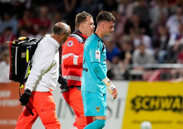 Stefan Bajic of TSV Alemannia Aachen, 23, is escorted off the field by medical staff following a collision. After the play, he is shown a red card (GER), FC Würzburger Kickers vs. TSV Alemannia Aachen, 3rd Division, Matchday 6, 2026–27 season, AKON Arena, Würzburg, September 15, 2026 Wuerzburger Kickers vs. Alemannia Aachen, 3rd Division, Matchday 6, 2026–27 season, September 15, 2026, Würzburg Copyright: xEibner-Pressefoto ScottxColemanx EP_SCN
