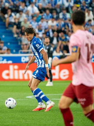 ESP LaLiga EA Sports: Deportivo Alavés vs. Valencia CF — Nahuel Tenaglia of Alavés during the LaLiga EA Sports match between Deportivo Alavés and Valencia CF, played at Mendizorroza Stadium in Vitoria-Gasteiz on September 15, 2026, in Spain. VITORIA, Spain. Soccer Copyright: xAgenciaxLOFx