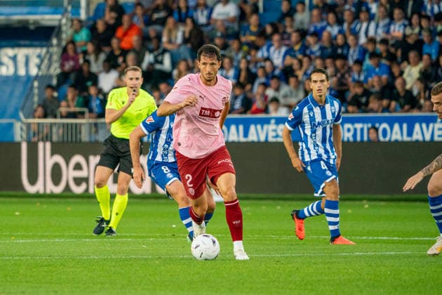 ESP LaLiga EA Sports: Deportivo Alavés vs. Valencia CF — Guido Rodríguez of Valencia CF during the LaLiga EA Sports match between Deportivo Alavés and Valencia CF, played at Mendizorroza Stadium in Vitoria-Gasteiz on September 15, 2026, in Spain. VITORIA, Spain — Soccer Copyright: xAgenciaxLOFx