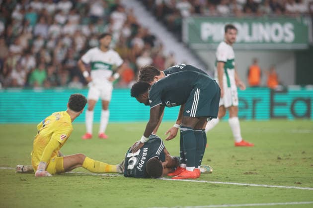 ESP LaLiga EA Sports Elche CF vs. Real Madrid Kylian Mbappé of Real Madrid receives medical attention after taking a knock while scoring a goal during the LaLiga EA Sports match between Elche CF and Real Madrid, played at Martínez Valero Stadium in Elche on September 15, 2026, in Spain. Spanish Soccer Copyright: xAgenciaxLOFx
