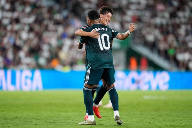 September 15, 2026, Elche, Elche, Spain: Arda Guler of Real Madrid CF celebrates after scoring his team s first goal with teammate Kylian Mbappe of Real Madrid CF during the Spanish League, LaLiga EA Sports, football match played between Elche CF and Real Madrid CF at Estadio Manuel Martinez Valero on September 15, 2026, in Elche, Spain. Elche Spain - ZUMAa181 20260915_zaa_a181_277 Copyright: xDennisxAgyemanx