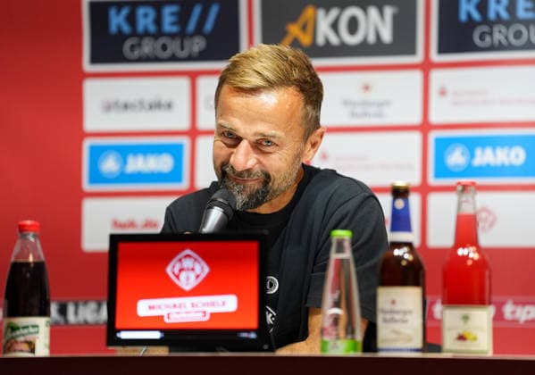 Michael Schiele, head coach of FC Würzburger Kickers, attends the postgame press conference (GER), FC Würzburger Kickers vs. TSV Alemannia Aachen, 3. Liga, Matchday 6, 2026–27 season, AKON Arena, Würzburg, September 15, 2026 Würzburg Kickers vs. Alemannia Aachen, 3. Liga, Matchday 6, 2026–27 season, September 15, 2026, Würzburg Copyright: xEibner-Pressefoto ScottxColemanx EP_SCN