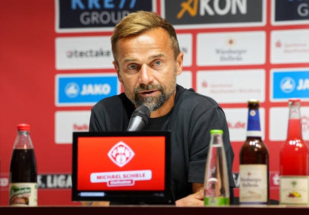 Michael Schiele, head coach of FC Würzburger Kickers, attends the postgame press conference (GER), FC Würzburger Kickers vs. TSV Alemannia Aachen, 3. Liga, Matchday 6, 2026–27 season, AKON Arena, Würzburg, September 15, 2026 Würzburg Kickers vs. Alemannia Aachen, 3. Liga, Matchday 6, 2026–27 season, September 15, 2026, Würzburg Copyright: xEibner-Pressefoto ScottxColemanx EP_SCN
