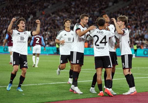 Oscar Bobb of Fulham celebrates scoring a goal to make the score 2-3 West Ham United v Fulham, EFL Carabao Cup, Football, London Stadium, London, UK - 15 Sep 2026London London Stadium United Kingdom EDITORIAL USE ONLY No use with unauthorised audio, video, data, fixture lists, club league logos or live services. Online in-match use limited to 120 images, no video emulation. No use in betting, games or single club league player publications. No use w  Copyright: xKieranxMcManus Shutterstockx 17152599eq