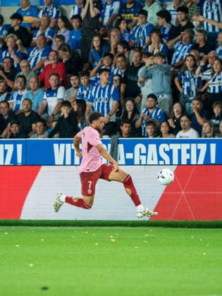 ESP LaLiga EA Sports: Deportivo Alavés vs. Valencia CF — Arnaut Danjuma of Valencia CF during the LaLiga EA Sports match between Deportivo Alavés and Valencia CF, played at Mendizorroza Stadium in Vitoria-Gasteiz on September 15, 2026, in Spain. VITORIA, Spain. Soccer Copyright: xAgenciaxLOFx