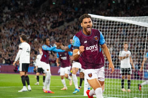Konstantinos Mavropanos celebration to assisting the leveller during the Carabao Cup Third Round match between West Ham United and Fulham at the The London Stadium in London UK (Elliot Legg Sports Press Photo) Copyright: x(ElliotxLegg SportsxPressxPhoto)x Sportspressphoto_SPR231822