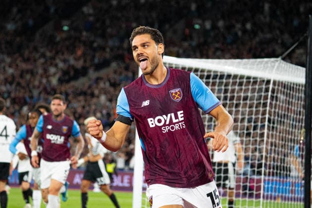 Konstantinos Mavropanos celebration to assisting the leveller during the Carabao Cup Third Round match between West Ham United and Fulham at the The London Stadium in London UK (Elliot Legg Sports Press Photo) Copyright: x(ElliotxLegg SportsxPressxPhoto)x Sportspressphoto_SPR231823