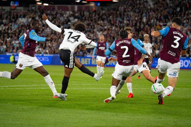 Oscar Bobb s goal to take the game away from West Ham United during the Carabao Cup Third Round match between West Ham United and Fulham at the The London Stadium in London UK (Elliot Legg Sports Press Photo) Copyright: x(ElliotxLegg SportsxPressxPhoto)x Sportspressphoto_SPR231839