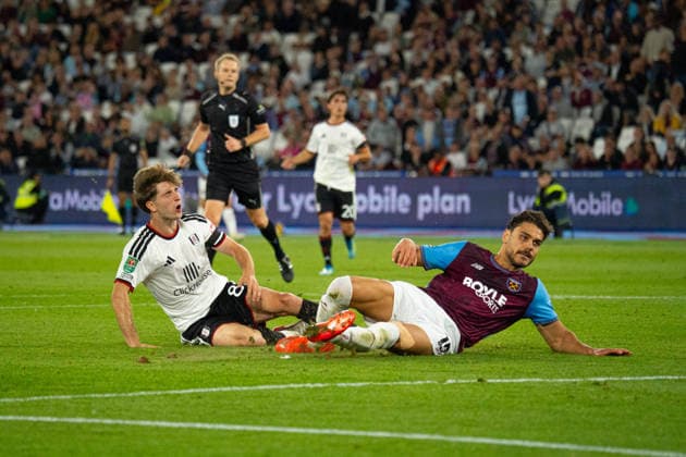Cesar Palacios missing a sitter during the Carabao Cup Third Round match between West Ham United and Fulham at the The London Stadium in London UK (Elliot Legg Sports Press Photo) Copyright: x(ElliotxLegg SportsxPressxPhoto)x Sportspressphoto_SPR231845