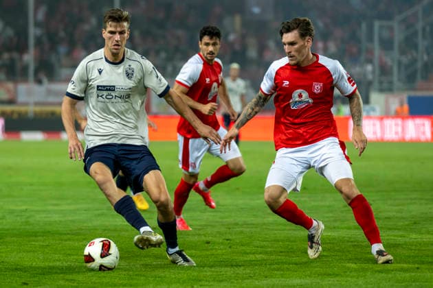 Regionalliga Nordost Season 26-27 Hallescher FC vs. FC Carl Zeiss Jena Halle, Germany September 15, 2026 Pictured, from left: Moritz Fritz (Jena) and Niclas Stierlin (Halle) Halle Saale Leuna Chemie Stadium Saxony-Anhalt, Germany