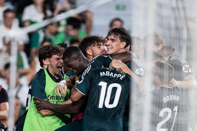 ELCHE, SPAIN - SEPTEMBER 15: Carlos Espi of Real Madrid celebrates after scoring the team s third goal with teammates during the LaLiga EA Sports football match between Elche CF and Real Madrid CF at Martinez Valero Stadium on September 15, 2026 in Elche, Spain. (Photo by Ricardo Nogueira Sports Press Photo) Copyright: xRicardoxNogueira SportsxPressxPhotox Sportspressphoto_SPR231912