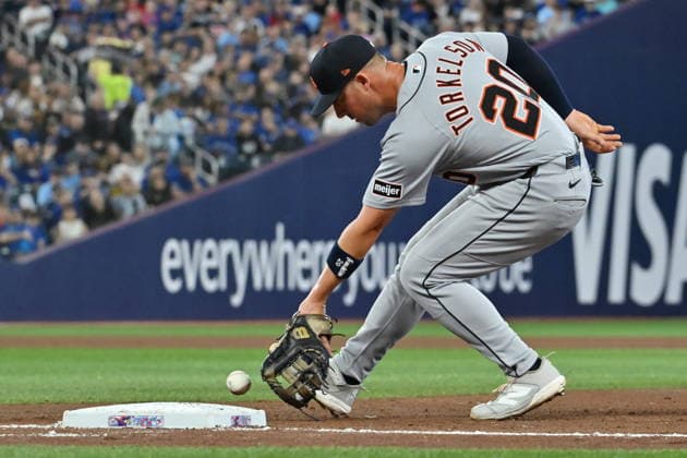 September 15, 2026, Toronto, On, Canada: Detroit Tigers first baseman Spencer Torkelson (20) scoops up a ground ball off the bat of Toronto Blue Jays Nathan Lukes for an out during fourth inning MLB, Baseball Herren, USA baseball action in Toronto on Tuesday, Sept. 15, 2026. Canada News - September 15, 2026  - ZUMAc35_ 20260915_zaf_c35_138 Copyright: xJonxBlackerx