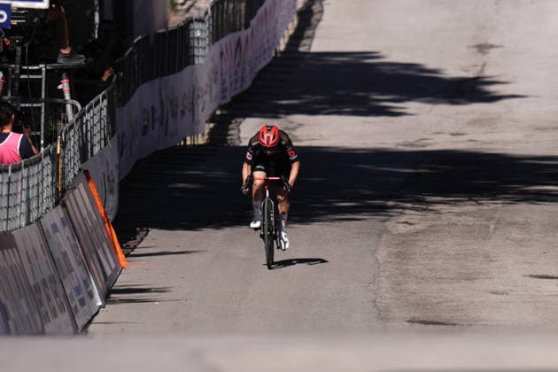 Sprint for second placeduring the Giro d™Abruzzo, stage 2 from Popoli Terme to Caramanico Terme (143 km) - Abruzzo, Italy - Wednesday, September 16, 2026. - cycling.  Copyright: xMassimoxPaolone LaPressex