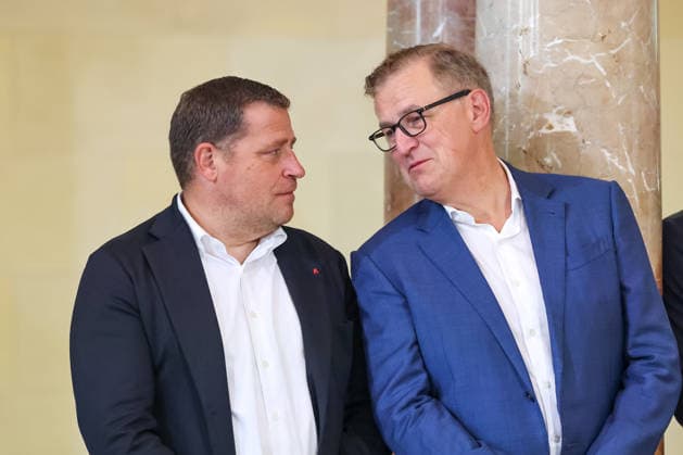 Max Eberl, FC Bayern Munich, Sporting Director, with Jan Christian Dreesen, FC Bayern Munich, Chairman of the Executive Board, GER, Minister-President Dr. Markus Söder welcomes the women’s and men’s soccer teams of FC Bayern Munich to honor them as German champions for the 2025–28 season, September 16, 2026, GER, Minister-President Dr. Markus Söder welcomes the FC Bayern Munich women’s and men’s soccer teams to honor them as German champions for the 2025–28 season, September 16, 2026, Munich Copyright: xEibner-Pressefoto JennixMaulx EP_JML