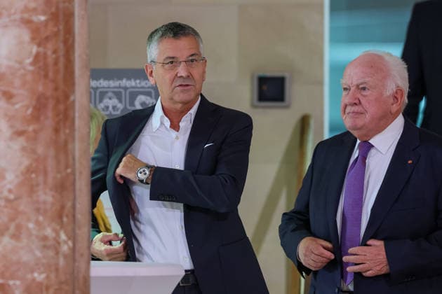 Herbert Hainer, President of FC Bayern Munich, with Walter Mennekes, FC Bayern Munich, 2nd Vice President, GER; Minister-President Dr. Markus Söder welcomes the FC Bayern Munich women’s and men’s soccer teams to honor them as German champions for the 2025–28 season, September 16, 2026, GER, Minister-President Dr. Markus Söder receives the FC Bayern Munich women’s and men’s soccer teams to honor them as German champions for the 2025–28 season, September 16, 2026, Munich Copyright: xEibner-Pressefoto JennixMaulx EP_JML