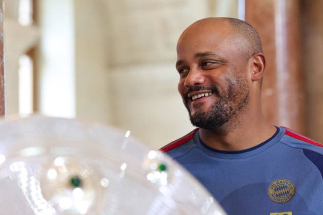 Vincent Kompany, head coach of FC Bayern Munich, laughs; GER: Minister President Dr. Markus Söder welcomes the FC Bayern Munich women’s and men’s soccer teams to honor them as German champions for the 2025–28 season, September 16, 2026, GER, Minister President Dr. Markus Söder welcomes the women’s and men’s soccer teams of FC Bayern Munich to honor them as German champions for the 2025–28 season, September 16, 2026, Munich Copyright: xEibner-Pressefoto JennixMaulx EP_JML