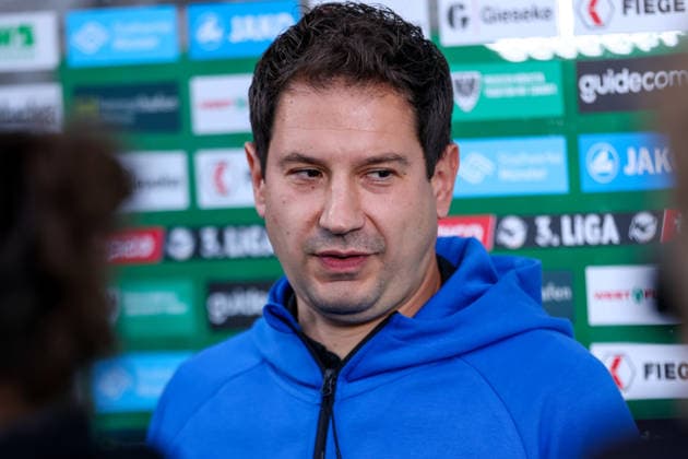 September 16, 2026, xkwix, Soccer, 3rd Division, Preußen Münster vs. 1. FC Saarbrücken, Preußenstadion, Matchday 6, 2026–2027 Season: Argirios Giannikis, 1. FC Saarbrücken coach, during an interview. DFB regulations prohibit any use of photographs as image sequences and or quasi-video. Photo: xKamilxWilkowskixPressefotoKochx, North Rhine-Westphalia, Germany