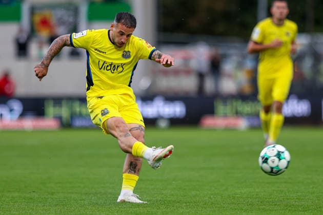 September 16, 2026, xkwix, Soccer, 3rd Division, Preußen Münster vs. 1. FC Saarbrücken, Preußenstadion, Matchday 6, 2026–2027 Season: Calogero Rizzuto (1 FC Saarbrücken) No. 7 celebrates after setting up the goal for Alexander Staff (1 FC Saarbrücken) No. 29, making the score 0–1. DFB regulations prohibit any use of photographs as image sequences and or quasi-video. Photo: xKamilxWilkowskixPress Photo Kochx North Rhine-Westphalia, Germany