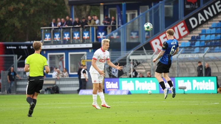 September 16, 2026, xrekx, Soccer 3rd Division, SV Waldhof Mannheim vs. Rot-Weiss Essen, from left: Janne Sietan (Rot-Weiss Essen), Joey Müller (SV Waldhof Mannheim), Mannheim