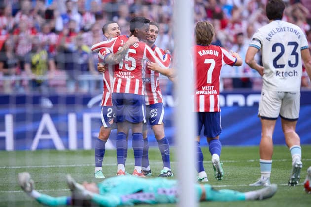 Jonathan David of Atlético de Madrid celebrates after scoring his team s first goal with his teammates during the LaLiga EA Sports match between Club Atlético de Madrid and Club Atlético Osasuna at Riyadh Air Metropolitano on September 16, 2026, in Madrid, Spain. Photo by Manu Reino, DeFodi Images